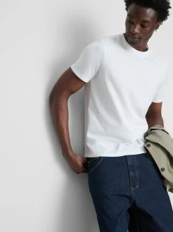Weißes T-Shirt in regulärer Passform