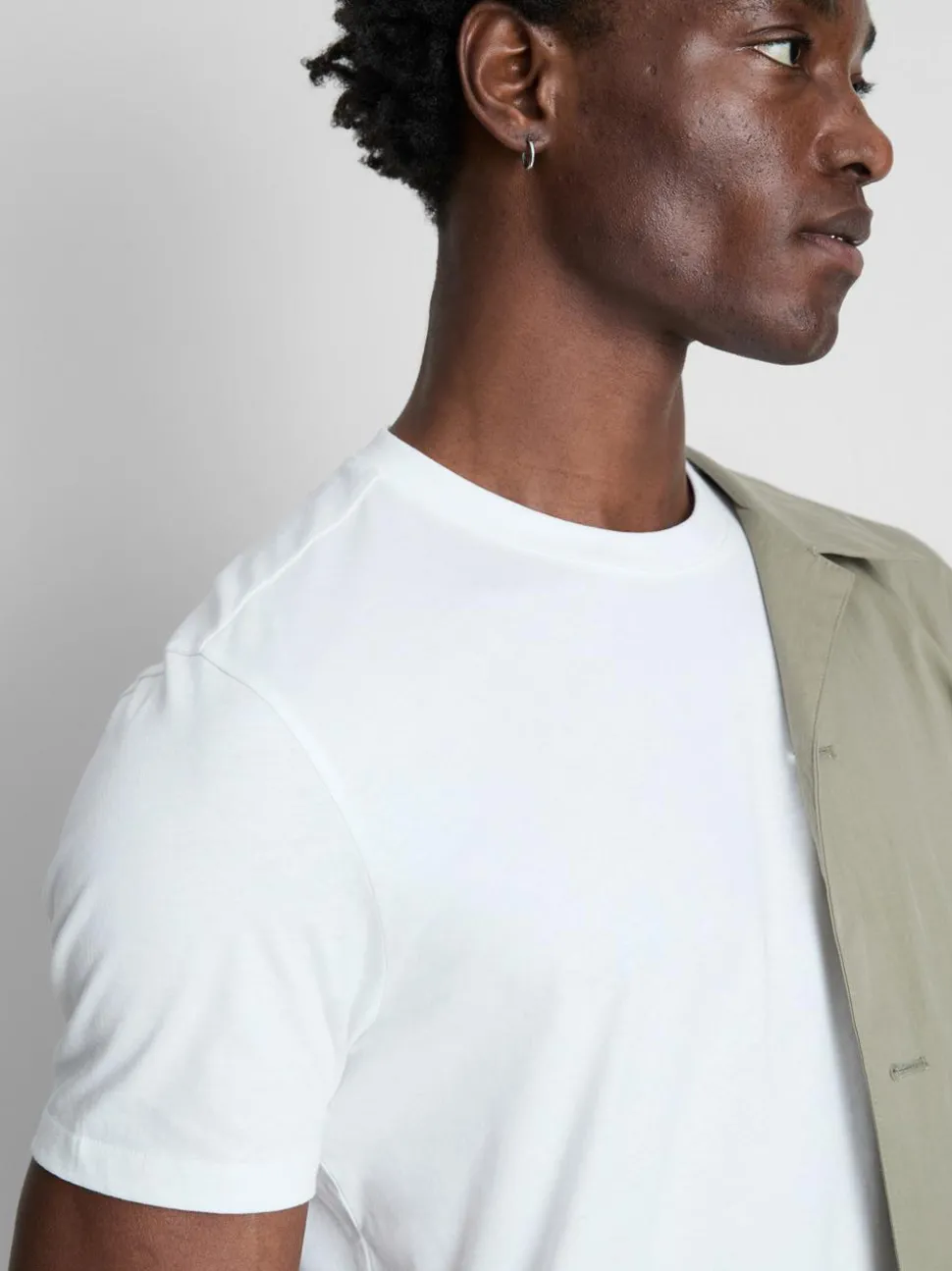 Weißes T-Shirt in regulärer Passform