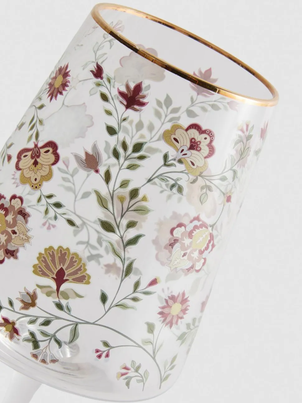 Weinglas mit Stiel und Blumenmuster