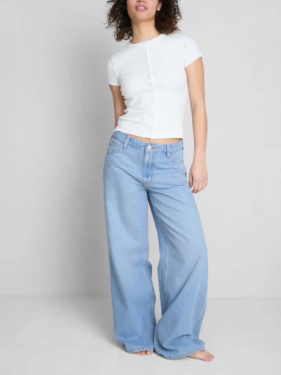 Weite Baumwoll-Jeans mit mittlerer Leibhöhe