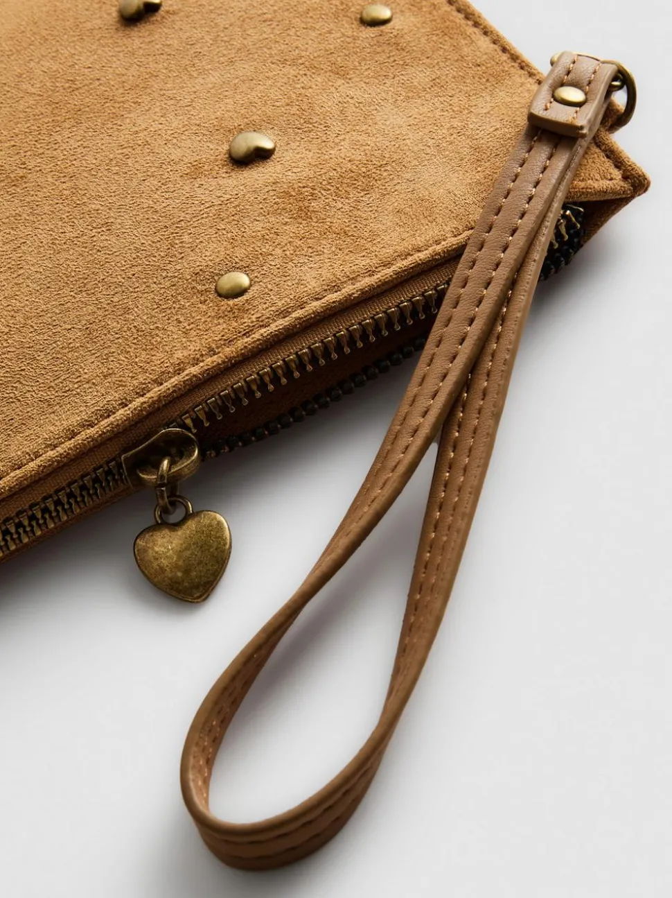 Wristlet-Tasche mit Herznieten