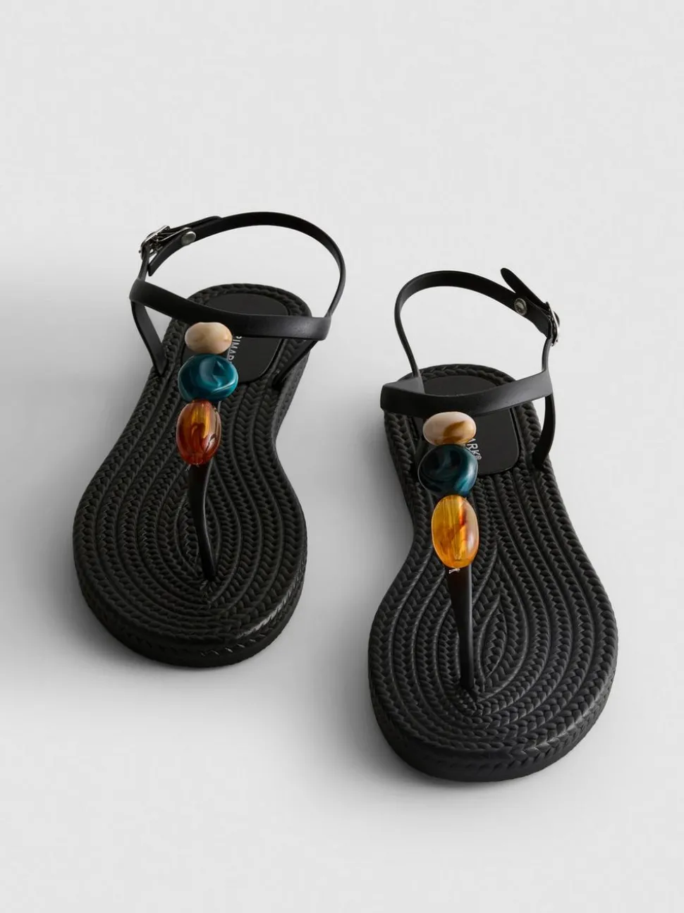 Zehenstegsandalen mit Perlen