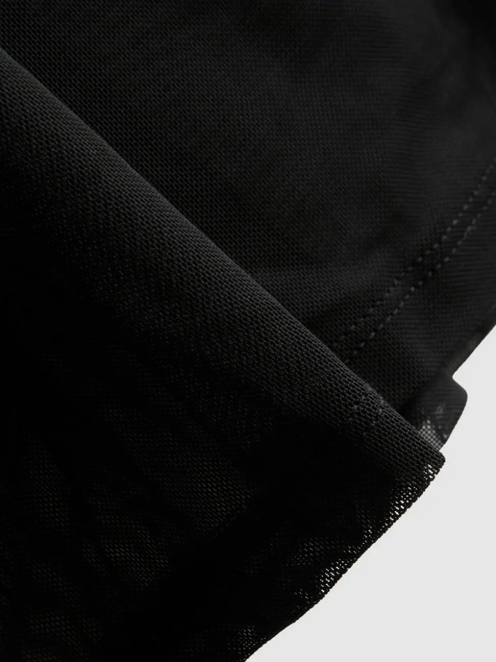 Zweilagiges Netzstoff-Top mit Drapierung