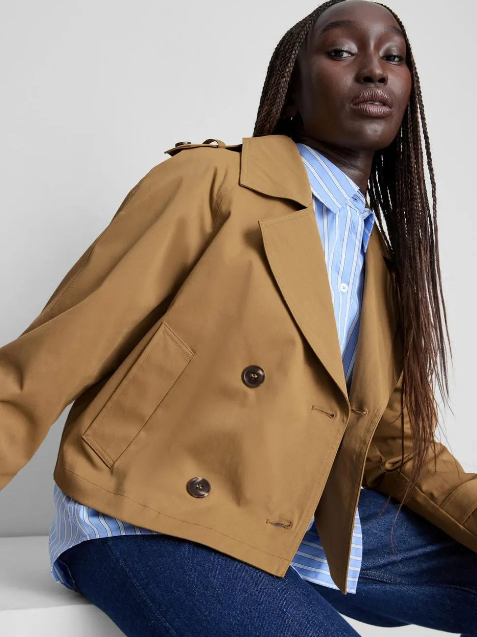 Zweireihiger, gerade geschnittener Trenchcoat